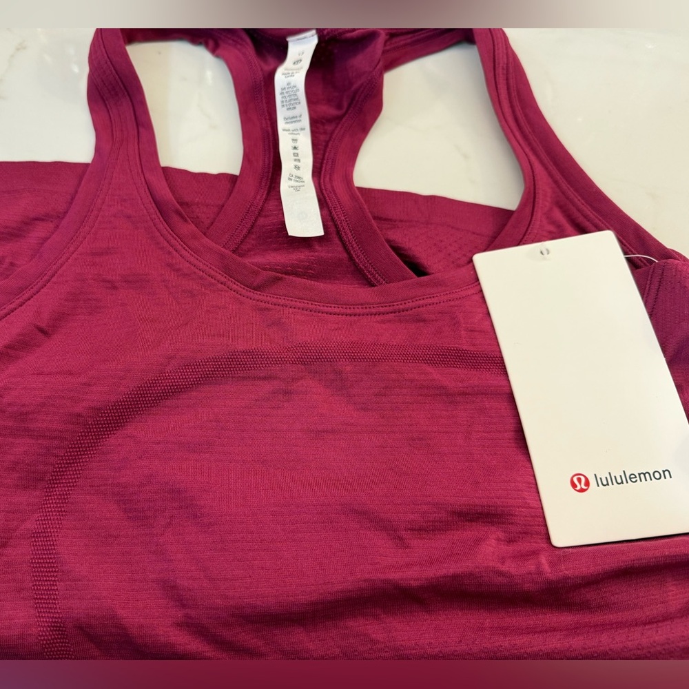 lululemon Swiftly Tech Racerback
Tank 2.0 *Race